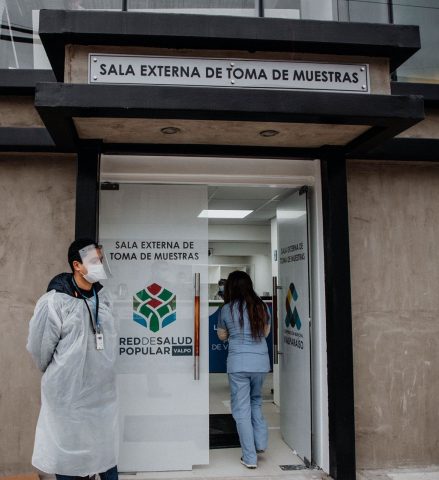 Cámara Chilena de la Construcción se lanza contra la Red de Salud Popular de Valparaíso: Acusan que la marca «les pertenece»