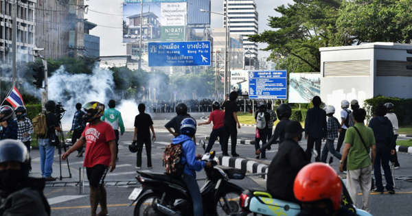 Reportan fuertes enfrentamientos entre la Policía y manifestantes de Tailandia