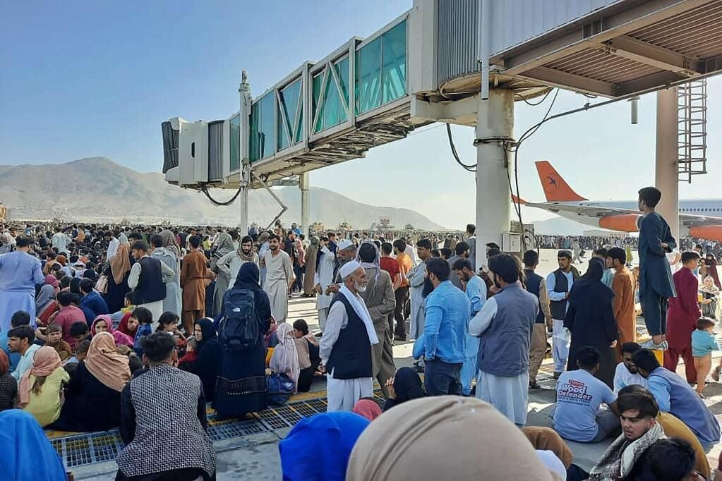 Talibanes culpan a EE. UU. de los sucesos en el aeropuerto de Kabul