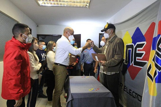Candidatos del Gran Polo Patriótico formalizaron inscripciones ante el CNE en regiones de Venezuela