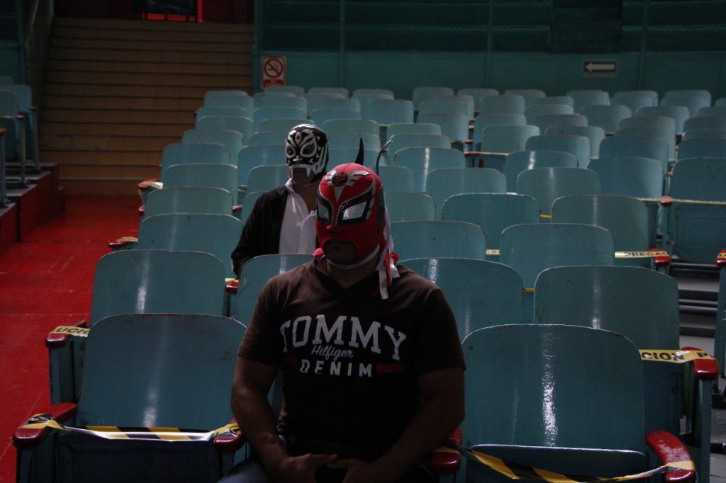 Luchadores en la Arena Puebla