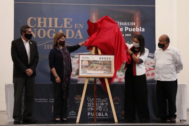 Honran 200 años del Chile en Nogada con billete de lotería