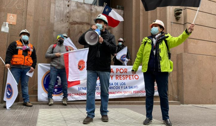 955 trabajadores continúan en huelga, mientras Codelco Andina cierra acuerdo con sindicato más pequeño