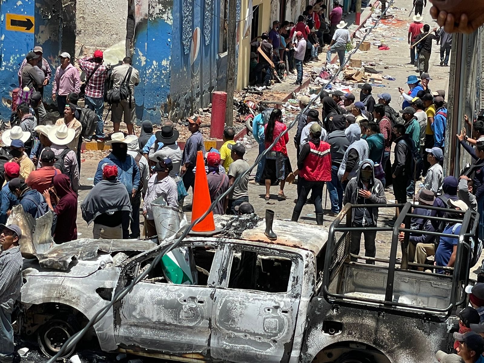 Habitantes, autodefensas y autoridades inician mesa de diálogo en Pantelhó, Chiapas