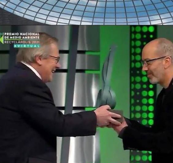 Marcel Solá (creador de escultura del Negro Matapacos) y el proyecto CIAN recibieron Premio Nacional de Medio Ambiente Recyclápolis 2021