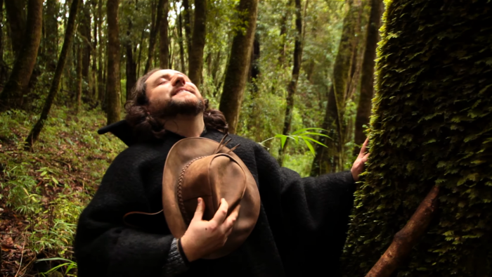 “Esencia”: Juanjo Montecinos explora la naturaleza milenaria en nuevo videoclip