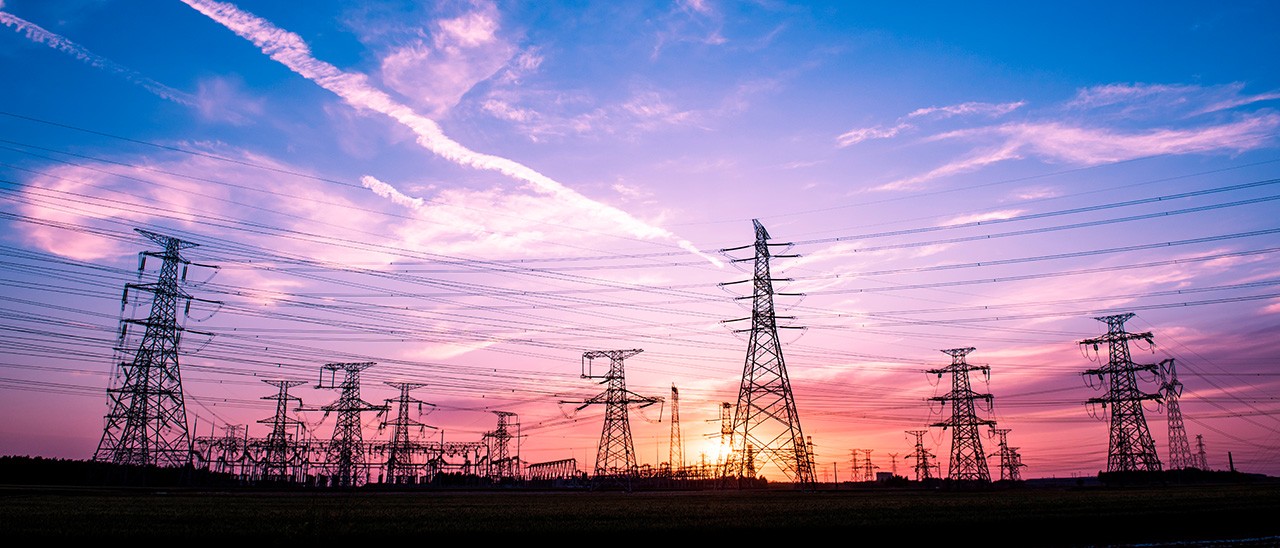 Gobierno revisa sistema de líneas de generación eléctrica