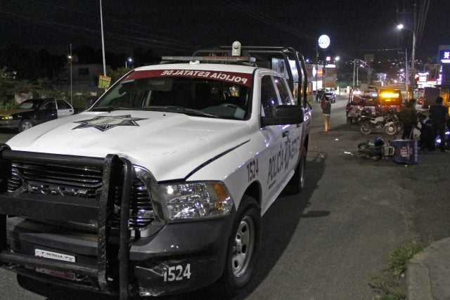 Patrulla de Policía Estatal atropella y mata a repartidor de comida