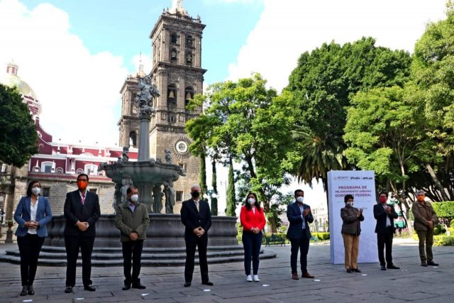 Entrega alcaldesa remodelación del Zócalo de la ciudad de Puebla