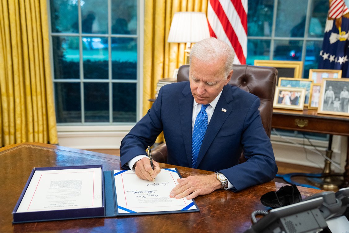 Biden ley cierre Gobierno