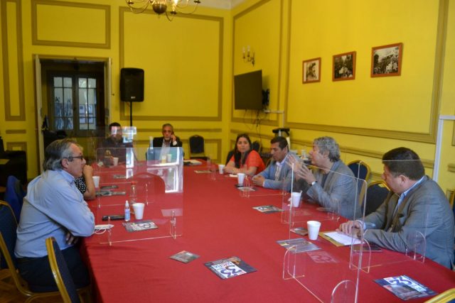 Sindicatos de universidades que reciben aporte fiscal directo solicitaron pronunciamiento a la Dirección del Trabajo por pérdida de beneficios históricos