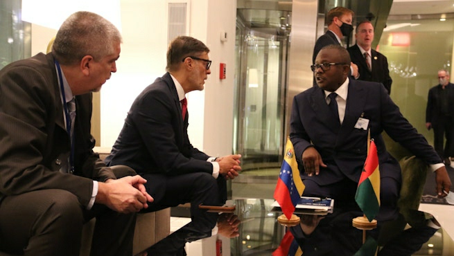 Canciller venezolano se reúne con diplomáticos africanos
