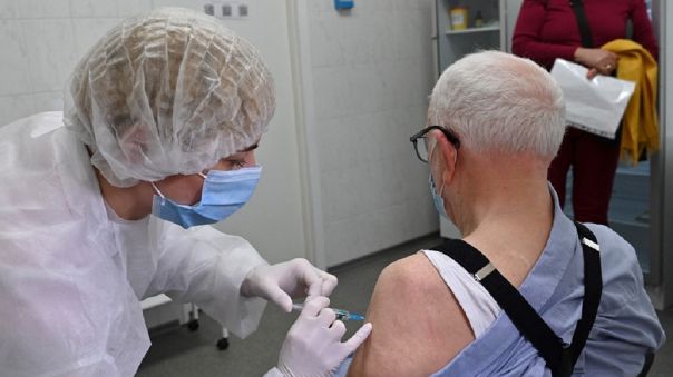 Italia evalúa introducir la vacunación obligatoria contra el COVID-19