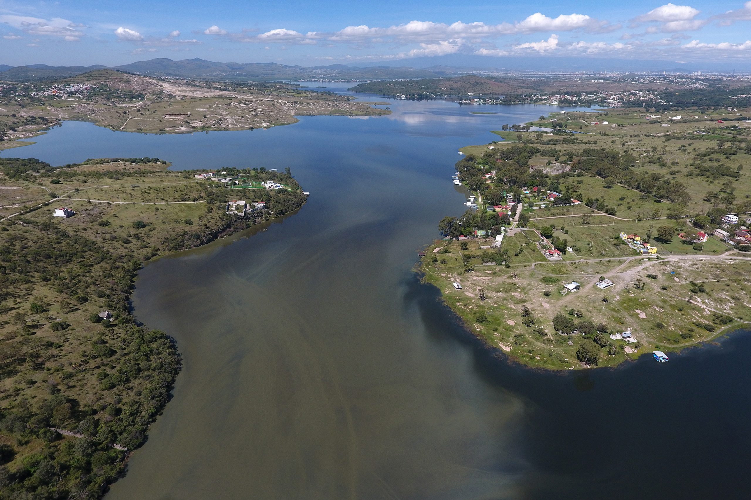 PUEBLA, Pue. 22 septiembre 2021. Vista aérea con dron de la presa de Valsequillo que tiene riesgo de desborde tras alcanzar un 99.37 por ciento de su capacidad. //Guadalupe Zúñiga/Agencia Enfoque//