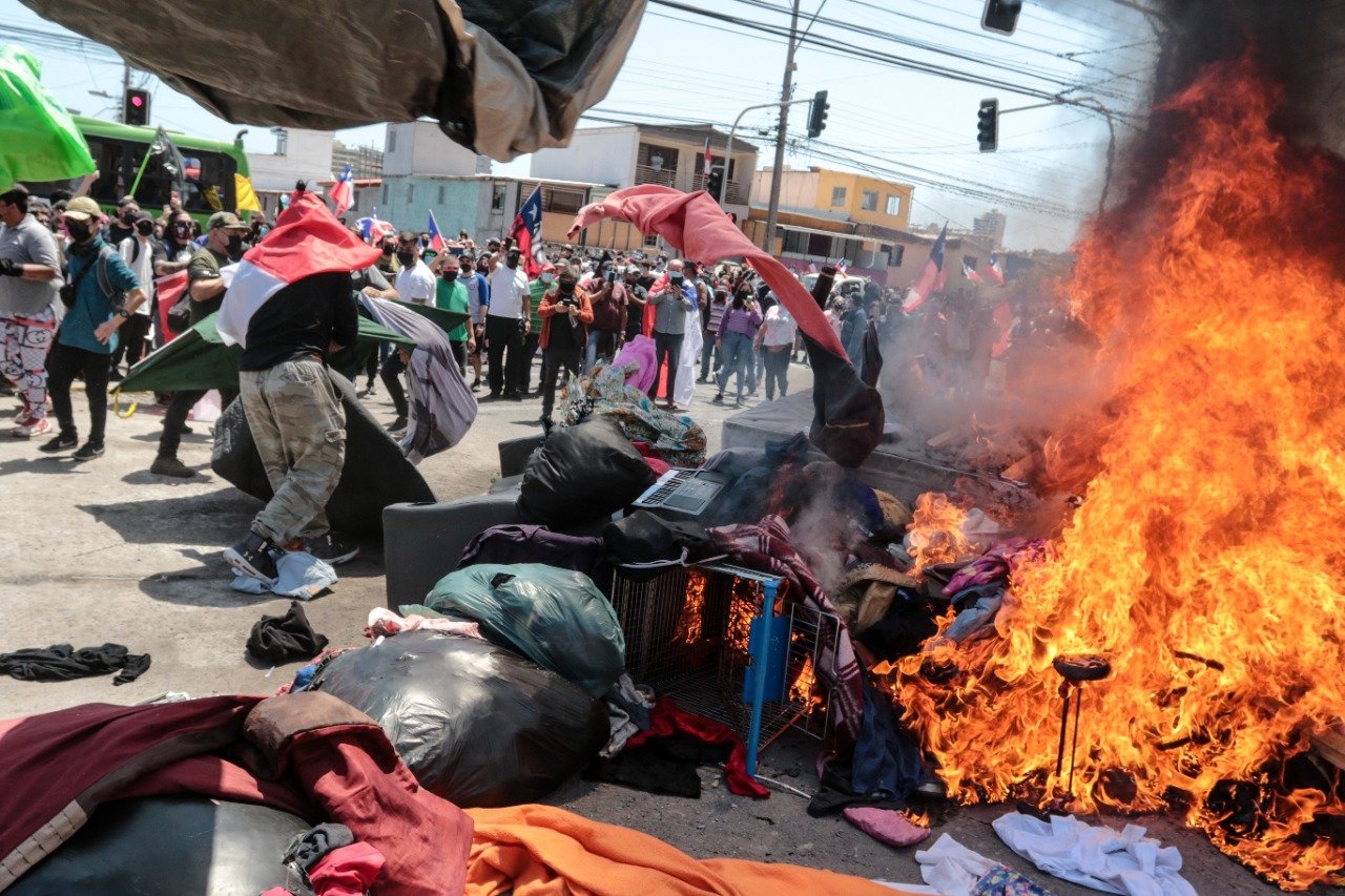 «El peor manejo migratorio de los últimos años»: Gobernador de Tarapacá critica al Gobierno por desalojo de migrantes en Iquique