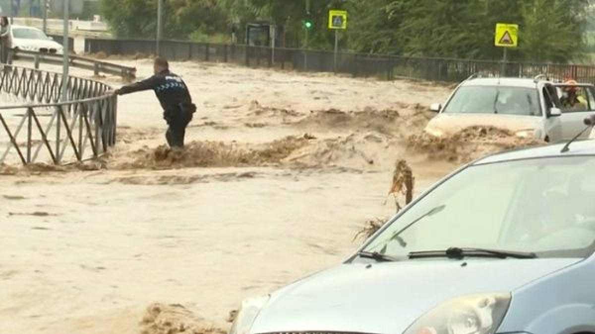 España continúa en estado de alerta por fuertes lluvias e inundaciones