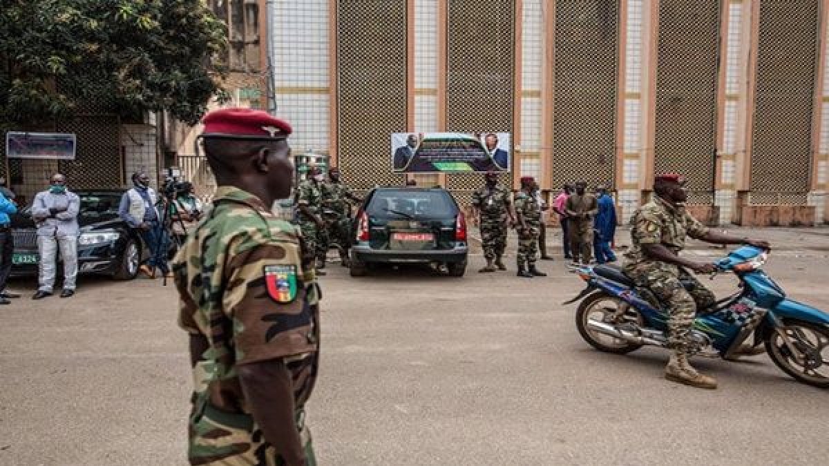 Guinea: Militares golpistas anuncian toque de queda en todo el país