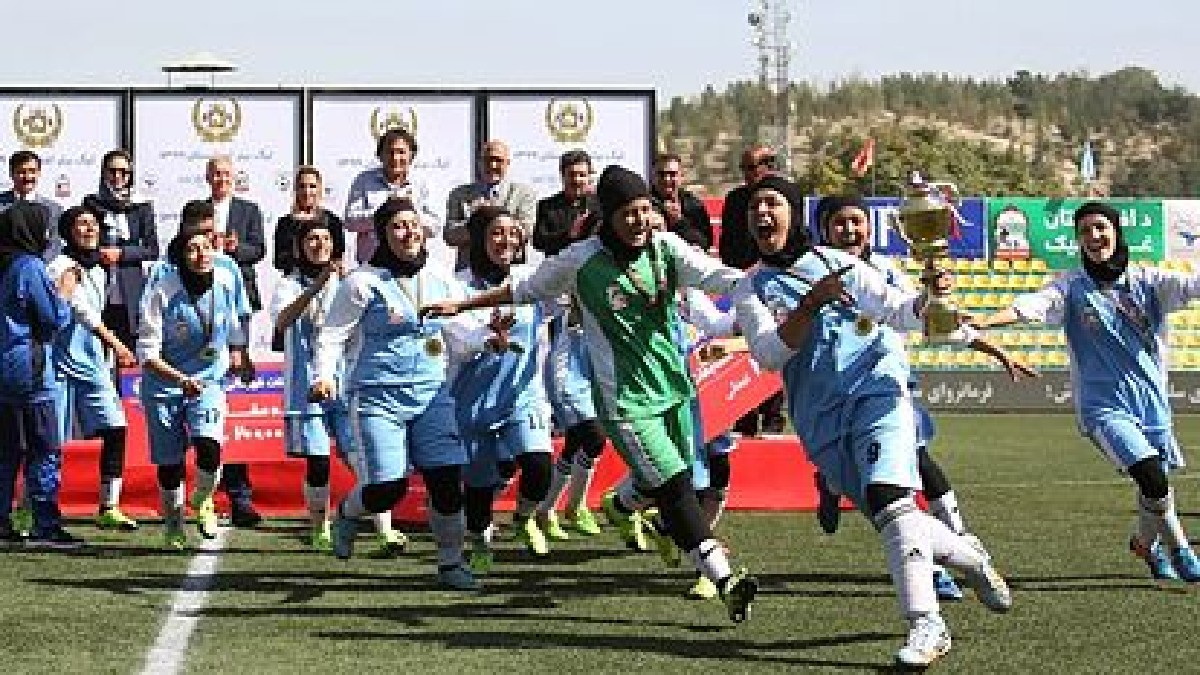 Talibanes prohíben a las mujeres jugar deportes en Afganistán