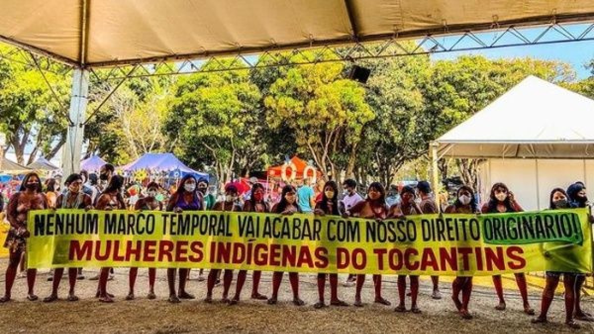 Mujeres indígenas de Brasil acampan ante el Supremo Tribunal Federal