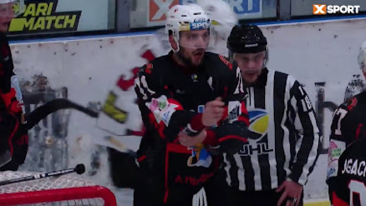 (Video) Jugador de hockey ucraniano es sancionado por gesto racista contra otro competidor