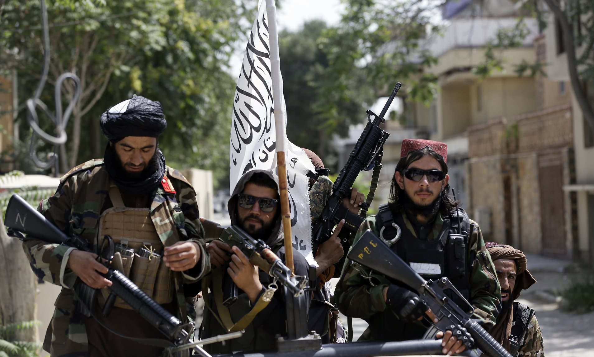 Talibanes solicitan a las empleadas del departamento de pasaportes que regresen a trabajar