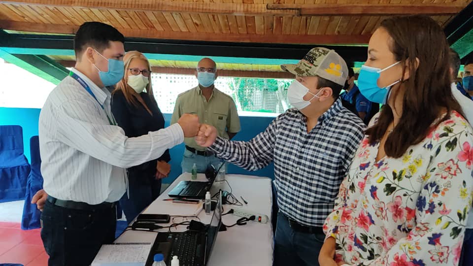 Ministro Marco Torres sostiene mesa de trabajo con presidentes de las hidrológicas