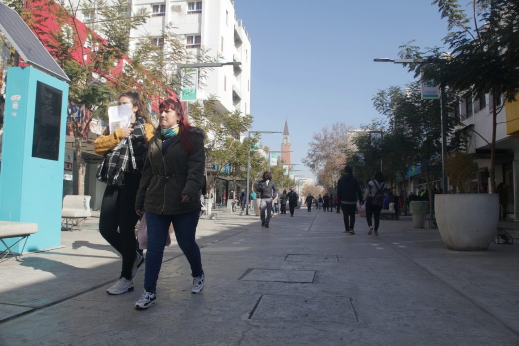 Argentina relaja medidas: abre fronteras, libera cepo aéreo y anuncia que el cubreboca deja de ser obligatorio