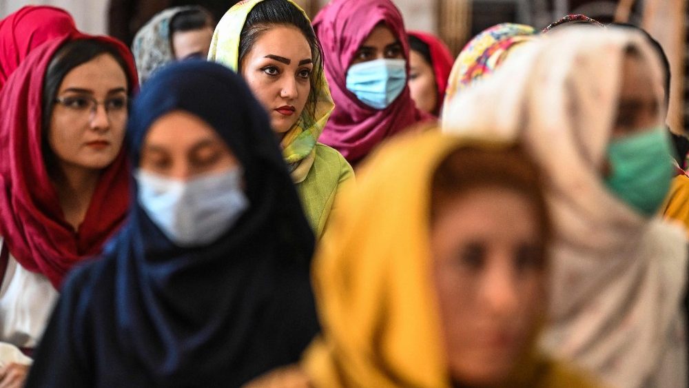 Como un retroceso interpretan disolución del Ministerio para Asuntos de la Mujer por parte de los talibanes