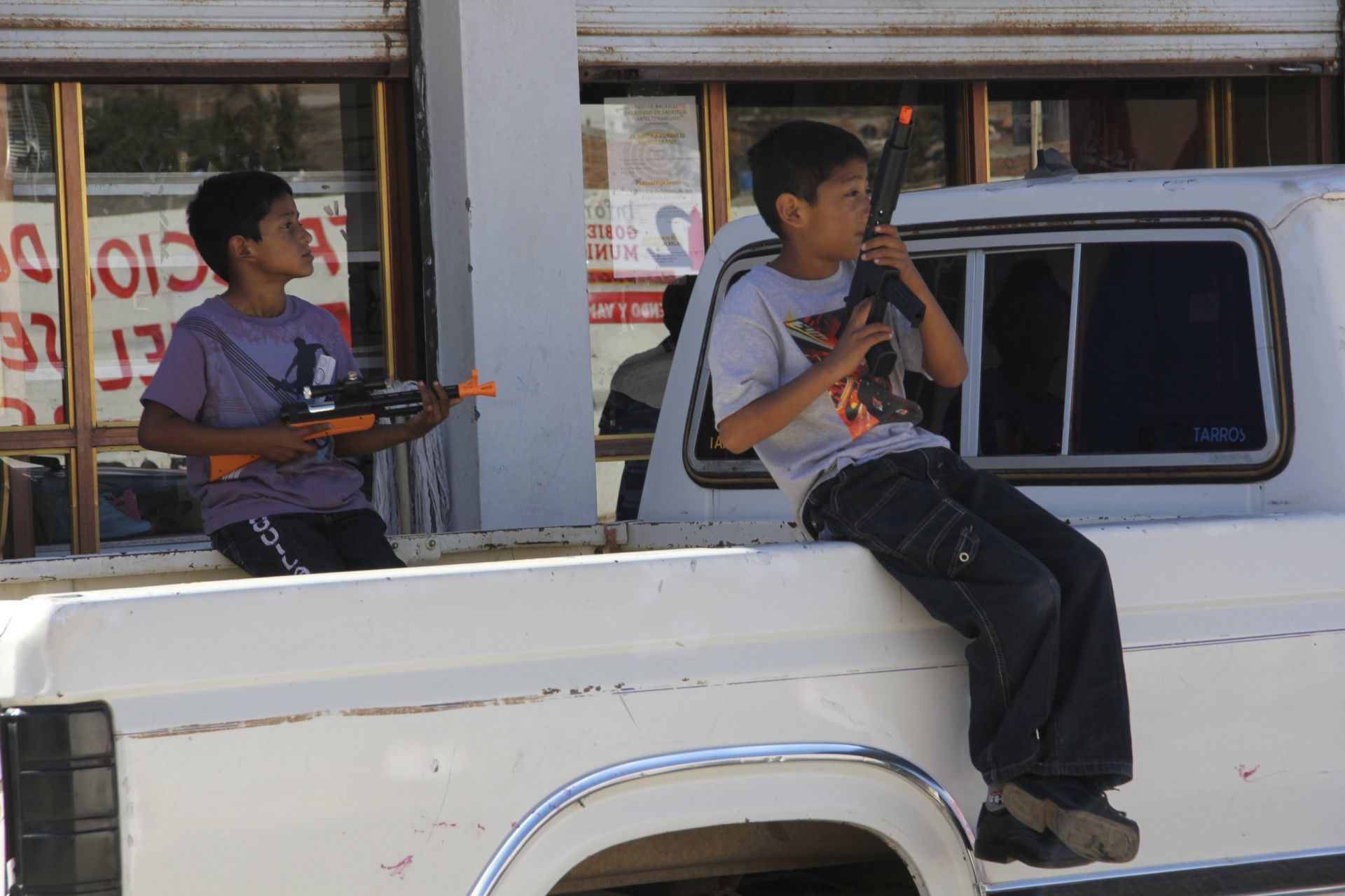 El crimen organizado sí coopta a niños en Puebla, acepta Barbosa