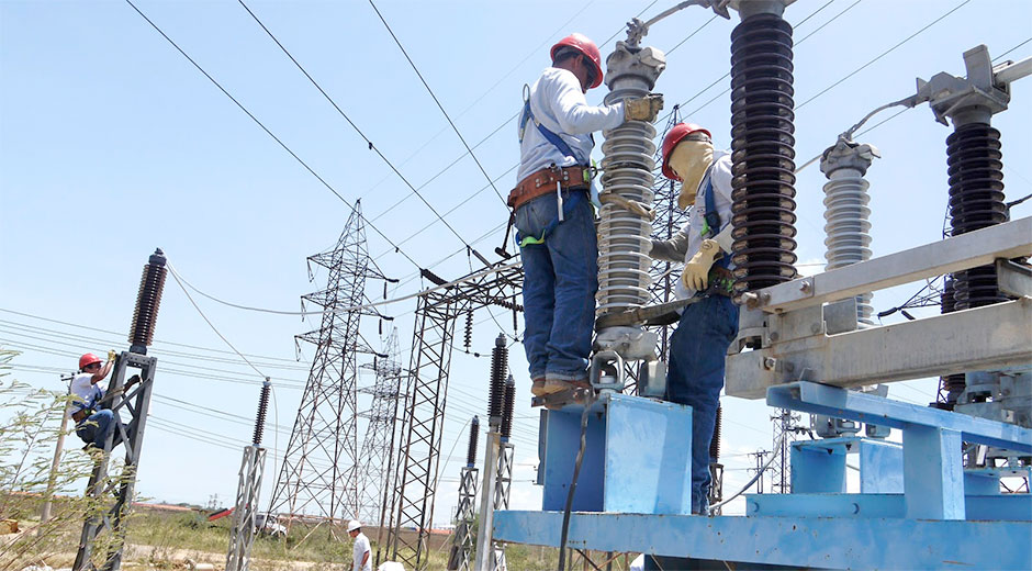 Provoca accidente de trabajador apagón en la península de Yucatán, deja 1.3 millones sin luz