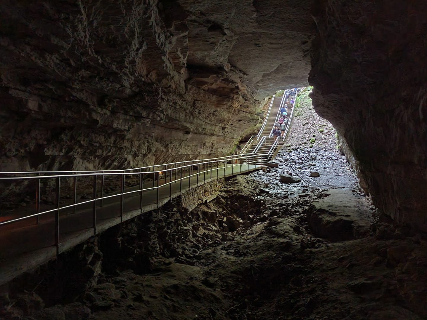 Hallan nuevos pasadizos en el sistema de cuevas más extenso del mundo