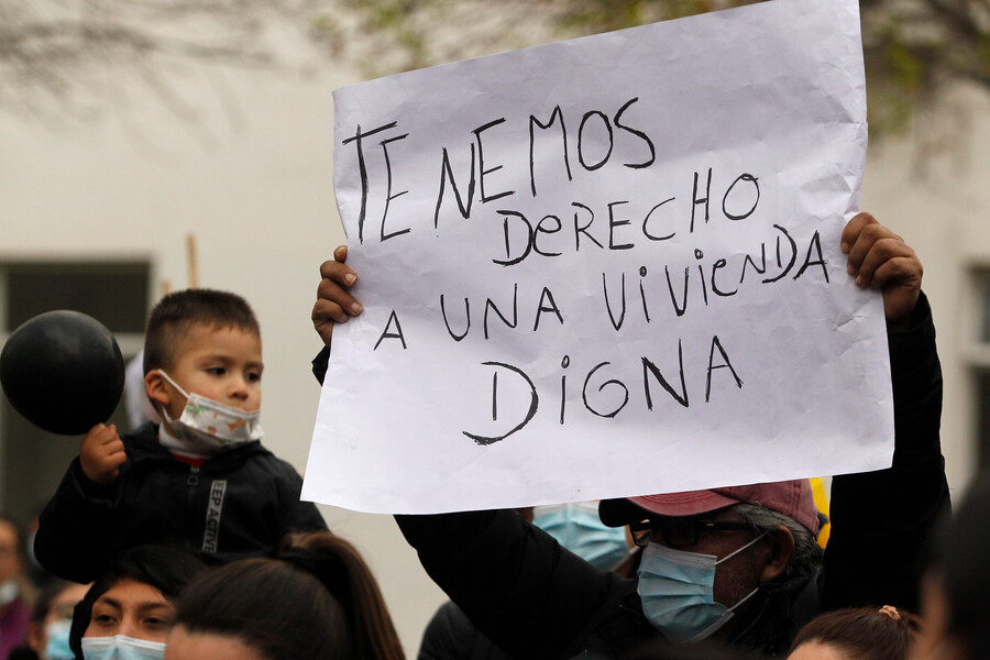 Vecinos de Puente Alto protestaron por retraso en construcción de viviendas: Culparon al municipio