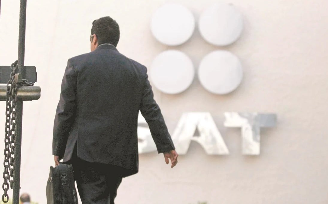 SAT denuncia a 335 de sus servidores por presuntos actos de corrupción