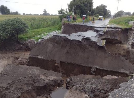 Hoy iniciarán obras tras colapso de puente en carretera de Tlachichuca