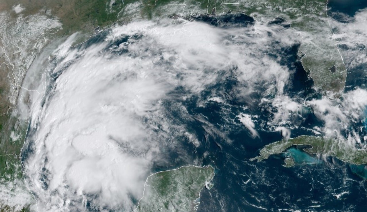 Tormenta Nicholas se intensificaría a huracán en Tamaulipas