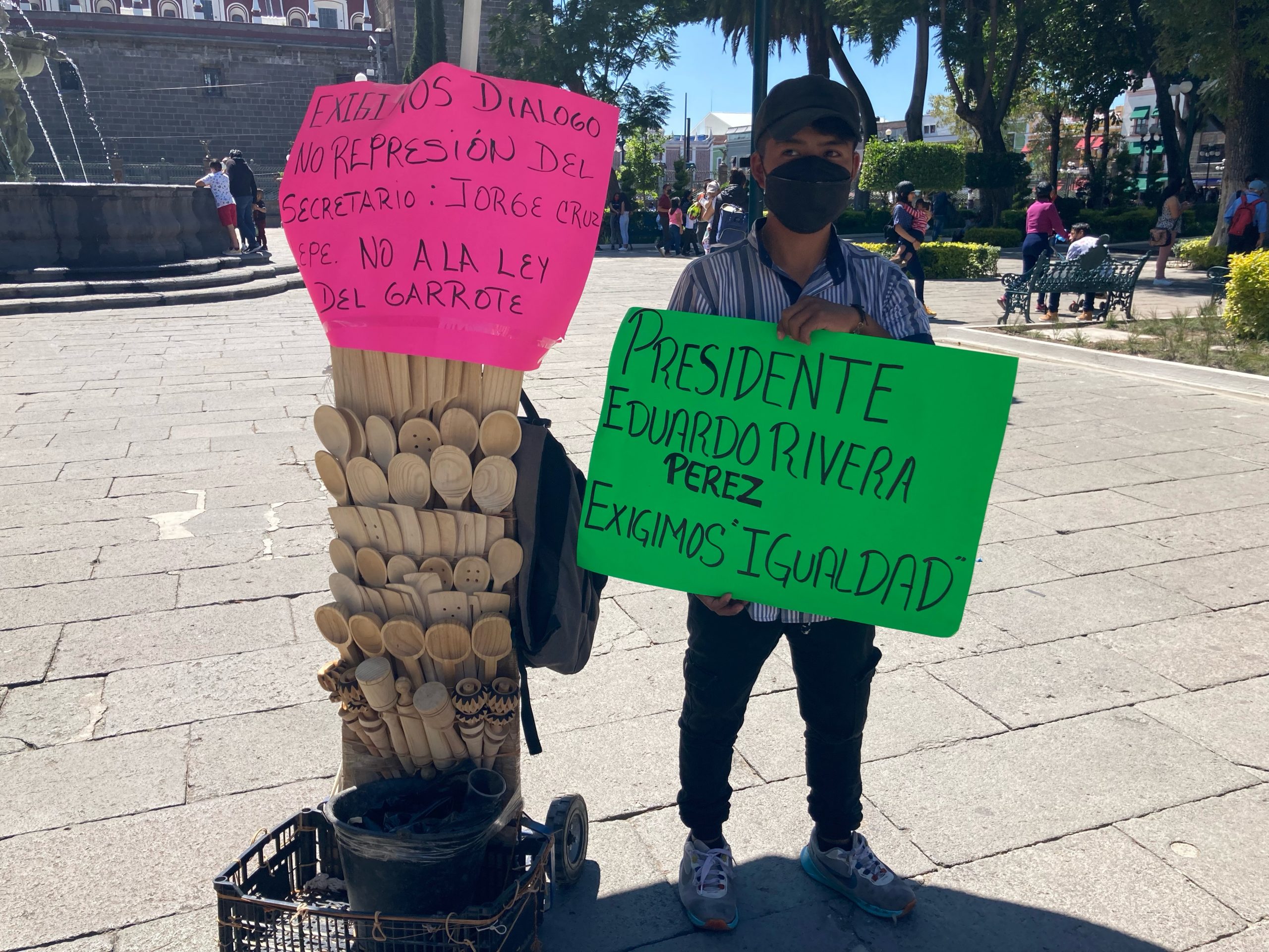 Vendedores tradicionales y artesanos  piden diálogo con Gobernación municipal; aseguran que Sánchez Galindo los dejaba vender en Centro Histórico de Puebla
