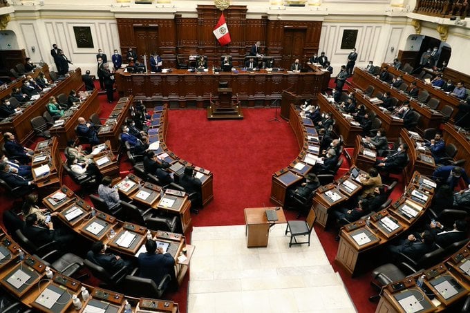 Congreso de Perú suspendió de manera abrupta su sesión por muerte del legislador Fernando Herrera