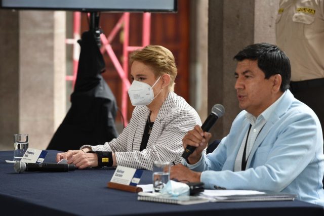 Ecuador activa 3.600 funcionarios para «retomar» control de cárceles del país