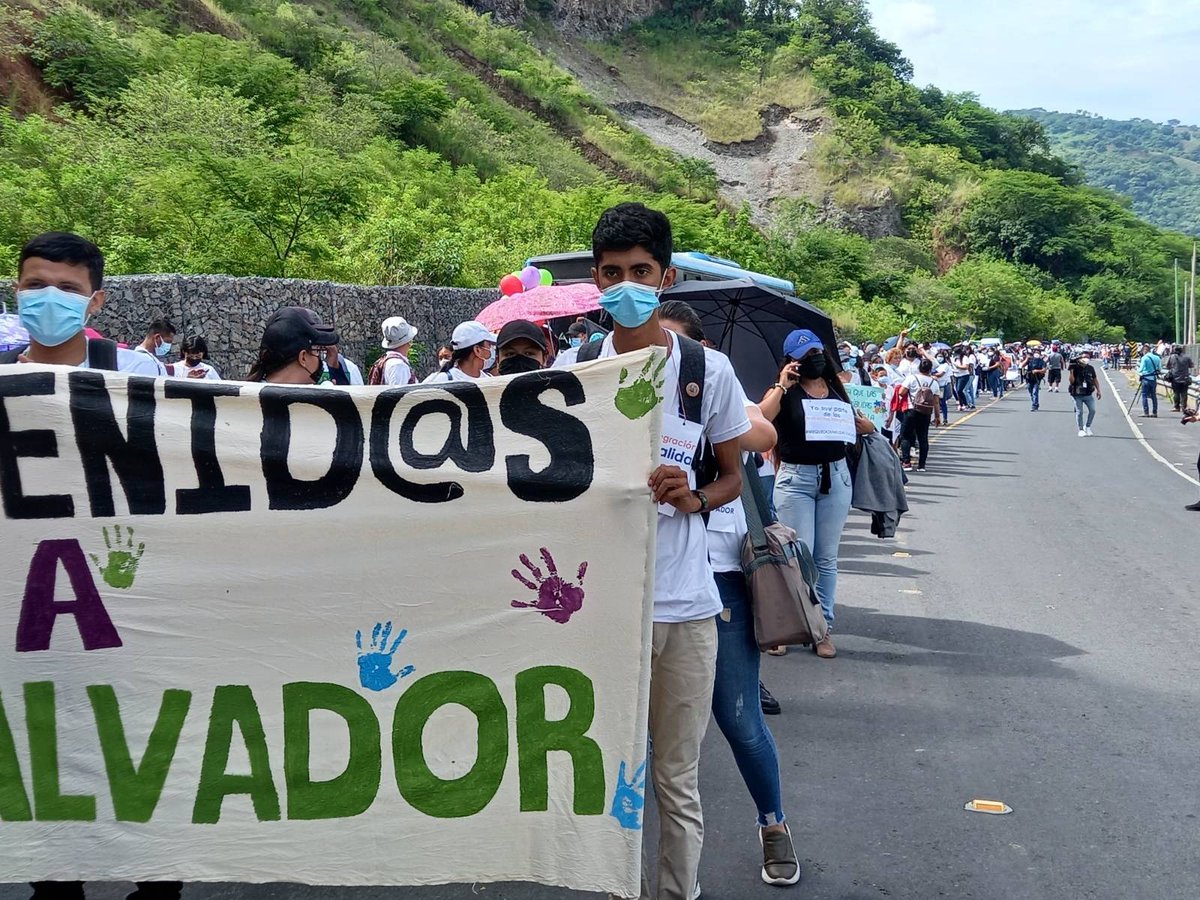Salvadoreños marcharon para exigir políticas que eviten el éxodo de jóvenes del país