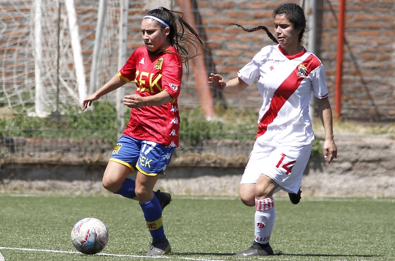 Estudio revela que el 83 por ciento de las jugadoras de fútbol en Chile no recibe remuneraciones