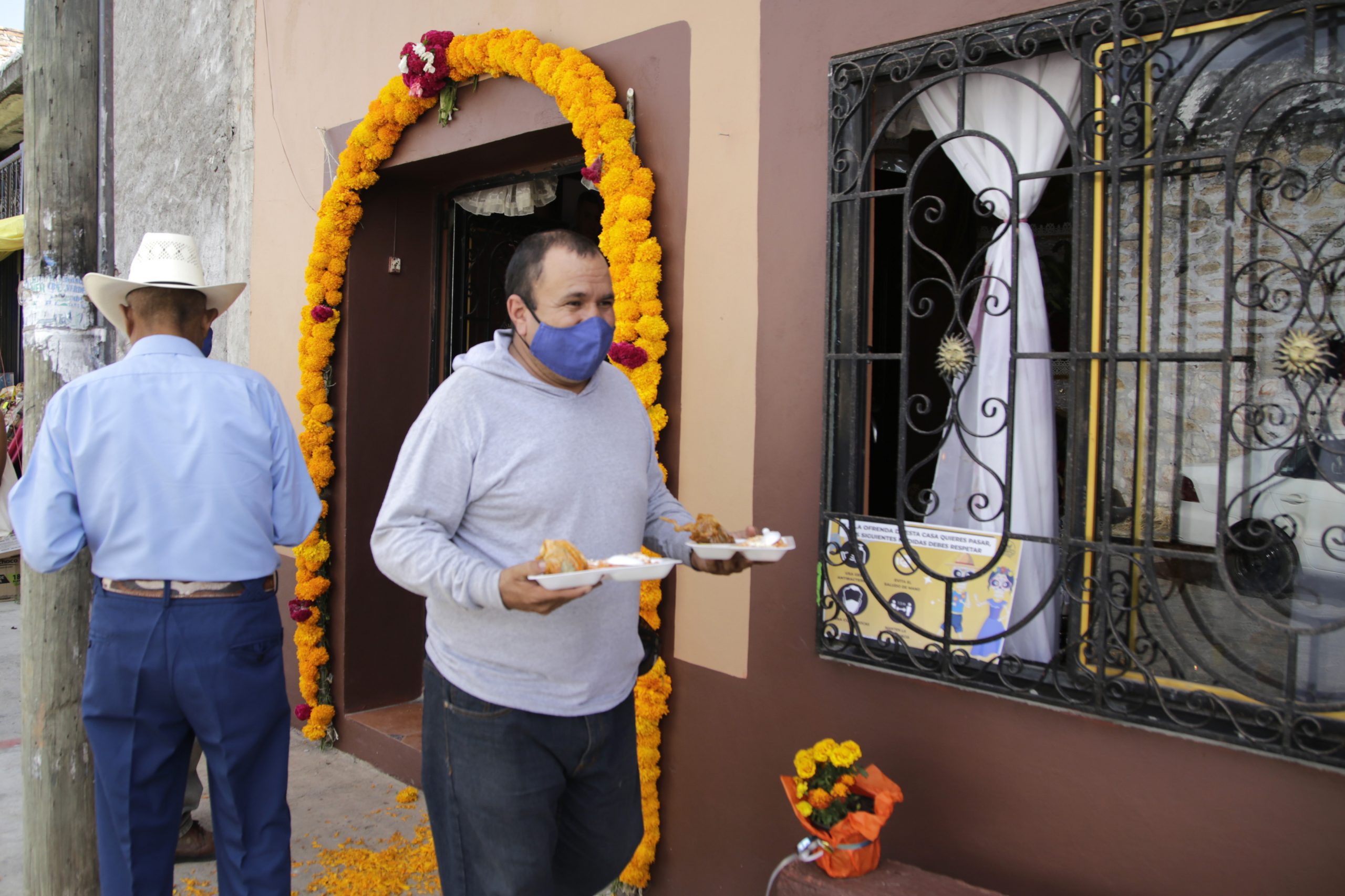 Honran en día de muertos a víctimas del covid-19 en Puebla