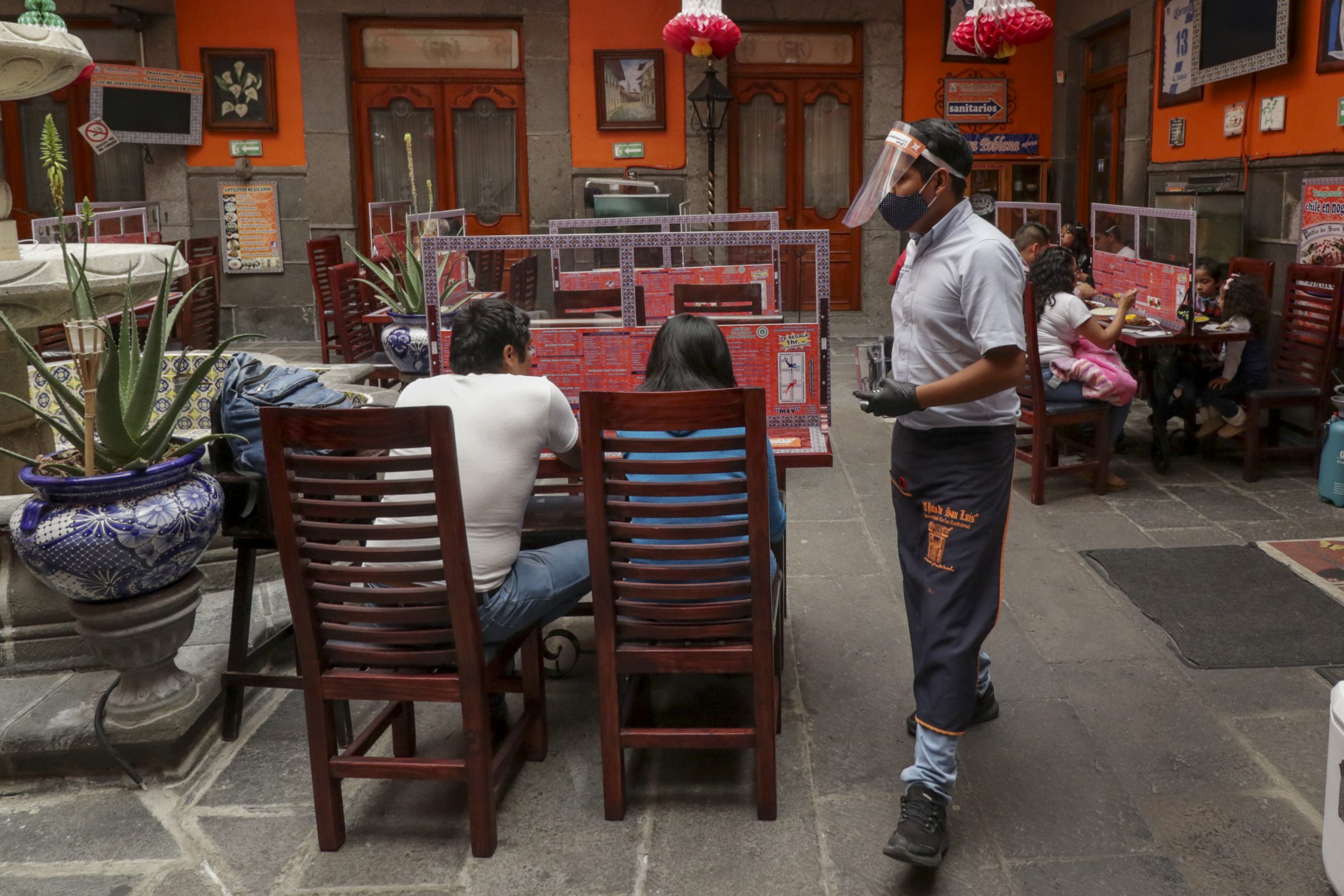 Celebran líderes comerciales decreto de reapertura total de establecimientos en Puebla