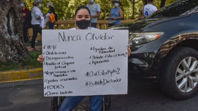 Protestan en el Salvador contra el autoritarismo de Nayib Bukele