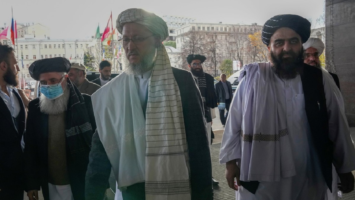 Comisión de talibanes arriba a Moscú para iniciar conversaciones