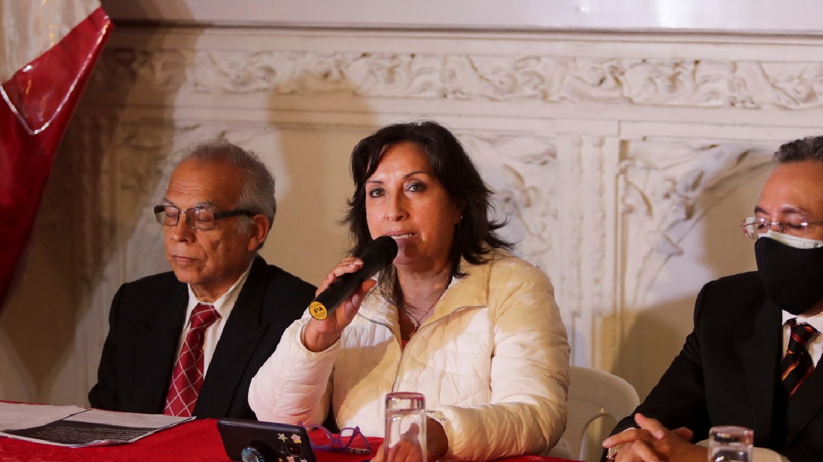 Abren investigación a vicepresidenta de Perú Dina Boluarte por presunto lavado de activos