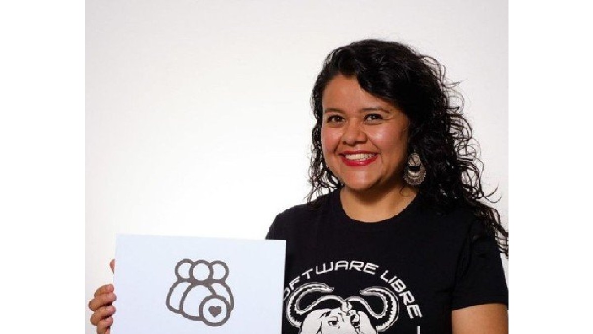 Docente Irene Soria Guzmán: «La tecnología no es neutra, refleja intereses de quien la encabeza»