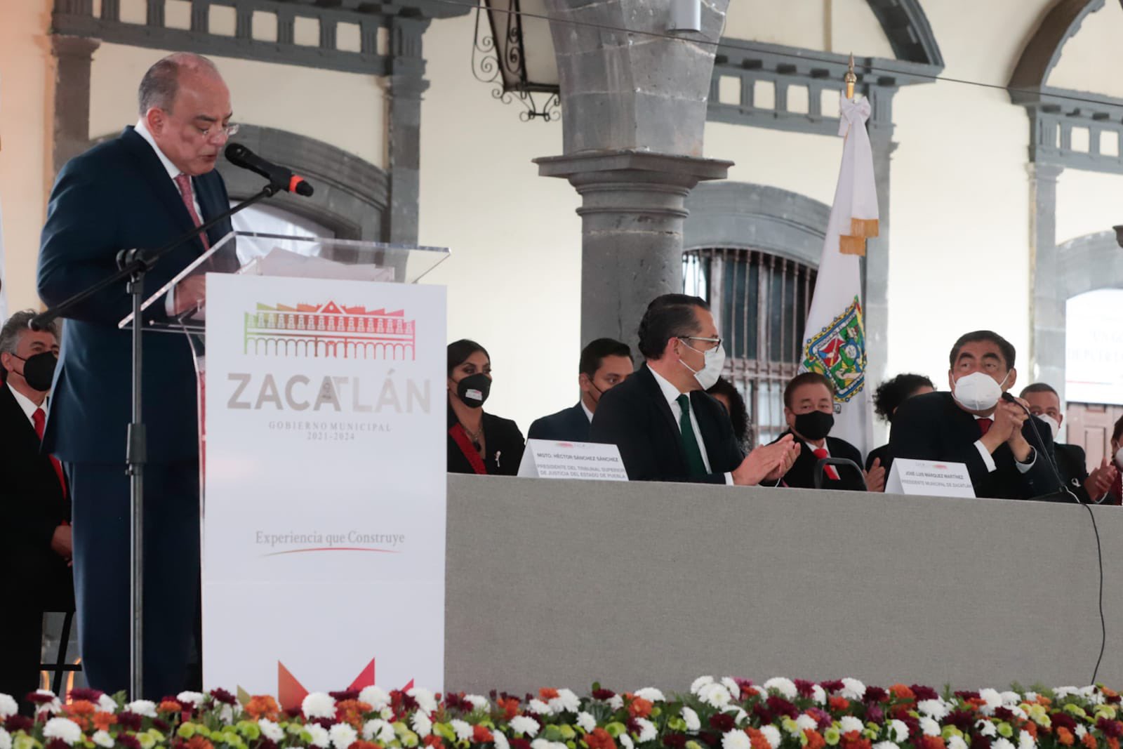 El gobernador Miguel Barbosa Huerta acompañó en su toma de protesta a José Luis Márquez como nuevo alcalde  de Zacatlán