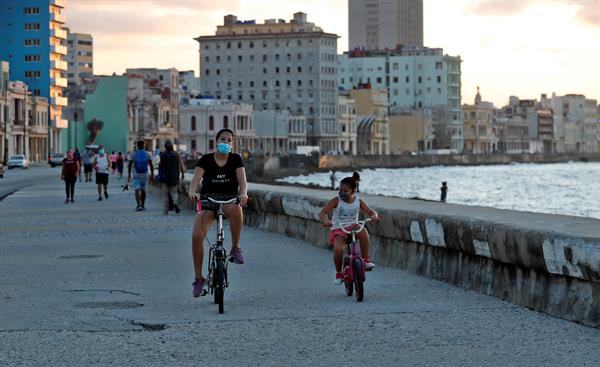 Cuba sigue reduciendo los casos de    COVID-19