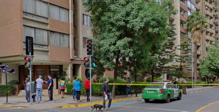 Niño con autismo muere tras caer desde edificio en Santiago: madre al intentar atraparlo, también se precipitó y se encuentra en riesgo vital