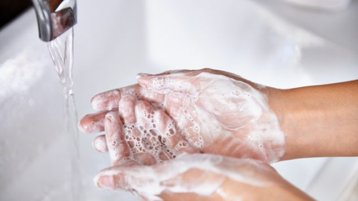 Lavarse las manos con frecuencia: un ritual que proviene de la Edad Media